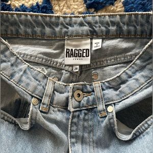 High waisted ragged jeans